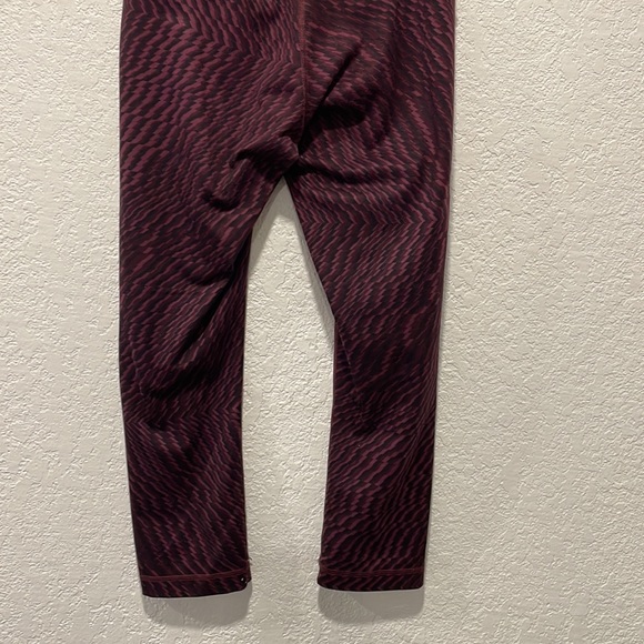 Lululemon Wunder Under Cropped Leggings Burgundy Geometric Pattern Size 6 - Picture 3 of 5